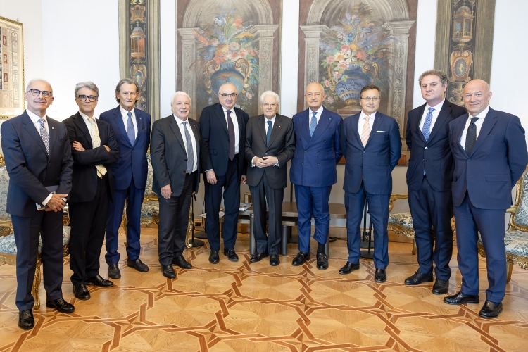 Il Presidente Sergio Mattarella con Augusto dell'Erba, Presidente di Federcasse - Federazione Italiana Banche di Credito Cooperativo unitamente ad una delegazione
