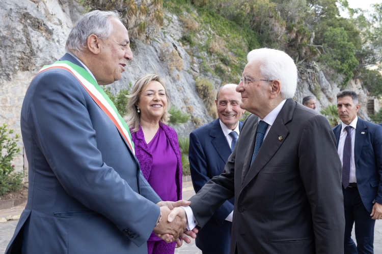 Il Presidente della Repubblica Sergio Mattarella al Castello Utveggio di Palermo, accolto da Roberto Lagalla, Sindaco di Palermo 
