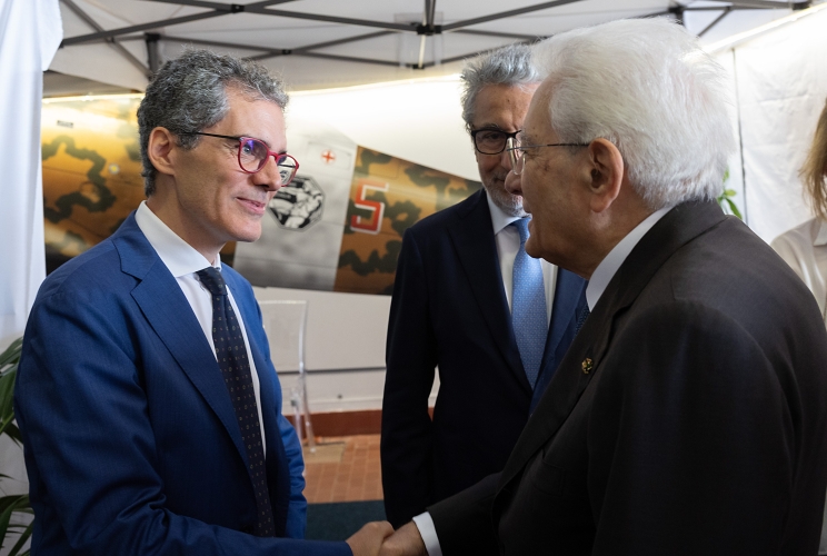 Il Presidente Sergio Mattarella con Pier Luigi Petrillo, Direttore della Cattedra UNESCO su Patrimonio Culturale Immateriale e Diritto Comparato presso l’Università degli Studi di Roma Unitelma Sapienza, in occasione della cerimonia per la celebrazione del decennale di istituzione del Parco Nazionale Isola di Pantelleria