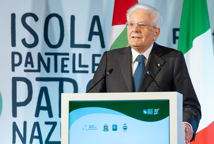  Il Presidente Sergio Mattarella rivolge il suo indirizzo di saluto in occasione della cerimonia per la celebrazione del decennale di istituzione del Parco Nazionale Isola di Pantelleria