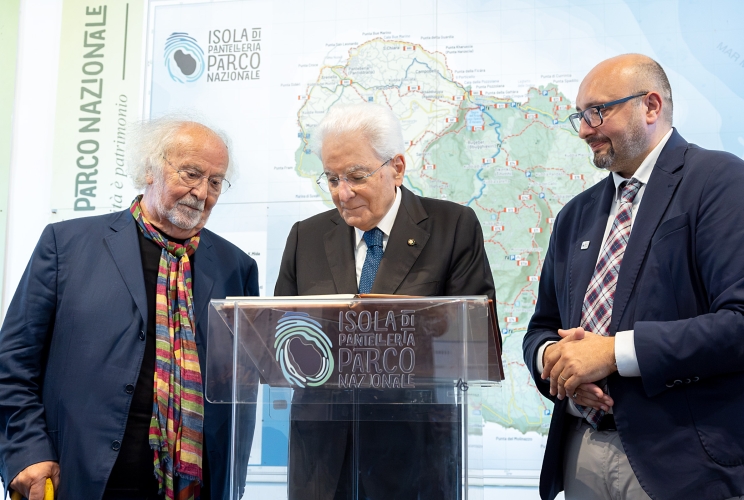 Il Presidente Sergio Mattarella accompagnato da Carmine Vitale, Direttore f.f. dell’Ente Parco Nazionale Isola di Pantelleria visita il Museo Geonaturalistico