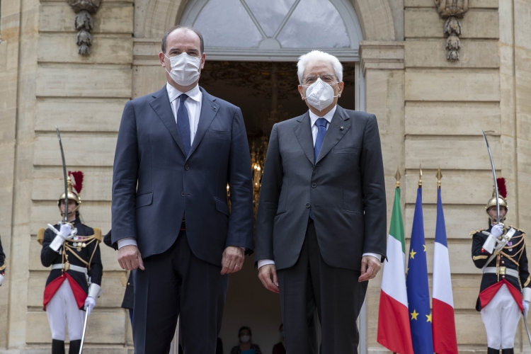 Il Presidente della Repubblica Sergio Mattarella all’Hôtel de Matignon con il Primo Ministro, Jean Castex