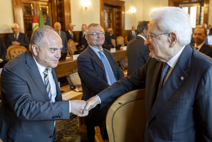 Il Presidente Sergio Mattarella al termine della alla cerimonia commemorativa del Consigliere istruttore del Tribunale di Palermo, Rocco Chinnici, saluta il Magistrato Nicola Gratteri