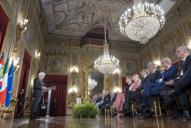 Il Presidente Sergio Mattarella rivolge il suo indirizzo di saluto in occasione dell'incontro con i componenti dell’Associazione Stampa Parlamentare, i Direttori dei quotidiani e delle agenzie giornalistiche e i giornalisti accreditati presso il Quirinale per la consegna del Ventaglio da parte dell’Associazione Stampa Parlamentare