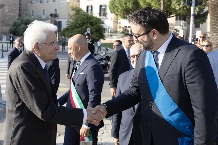 Il Presidente della Repubblica Sergio Mattarella con Gianfranco Palmisano, Presidente della Provincia di Taranto, in occasione della cerimonia di apertura dei XX Giochi del Mediterraneo Taranto 2026  
