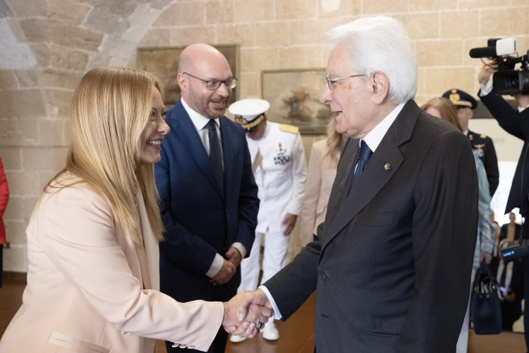 Il Presidente della Repubblica Sergio Mattarella saluta Giorgia Meloni, Presidente del Consiglio dei Ministri, in occasione della cerimonia di apertura dei XX Giochi del Mediterraneo Taranto 2026  

