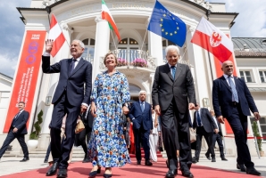  Il Presidente Sergio Mattarella con il Presidente Federale della Repubblica d’Austria, Alexander Van der Bellen, al termine della cerimonia in occasione della “Giornata dell’Autonomia”