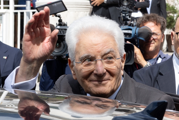  Il Presidente Sergio Mattarella al termine della cerimonia in occasione della “Giornata dell’Autonomia”