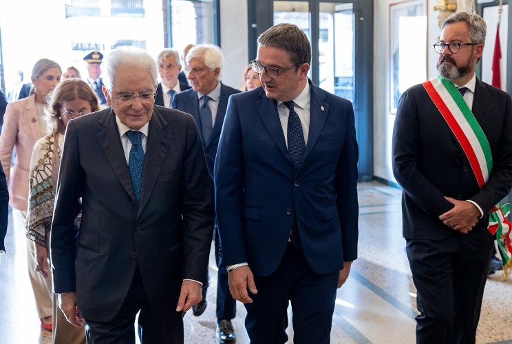 Il Presidente Sergio Mattarella con Maurizio Fugatti, Presidente della Provincia autonoma di Trento e Franco Ianeselli, Sindaco di Trento  in occasione della cerimonia “1946-2026: 80 anni di una Repubblica e di una Autonomia speciale”