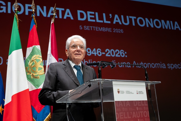Il Presidente Sergio Mattarella rivolge il suo indirizzo di saluto, in occasione della cerimonia “1946-2026: 80 anni di una Repubblica e di una Autonomia speciale”
