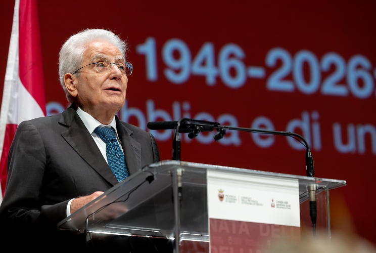 Il Presidente Sergio Mattarella rivolge il suo indirizzo di saluto, in occasione della cerimonia “1946-2026: 80 anni di una Repubblica e di una Autonomia speciale”