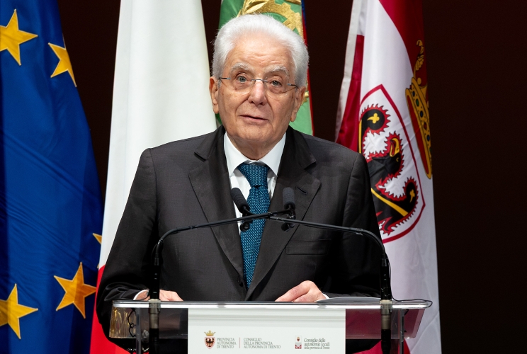 Il Presidente Sergio Mattarella rivolge il suo indirizzo di saluto, in occasione della cerimonia “1946-2026: 80 anni di una Repubblica e di una Autonomia speciale”