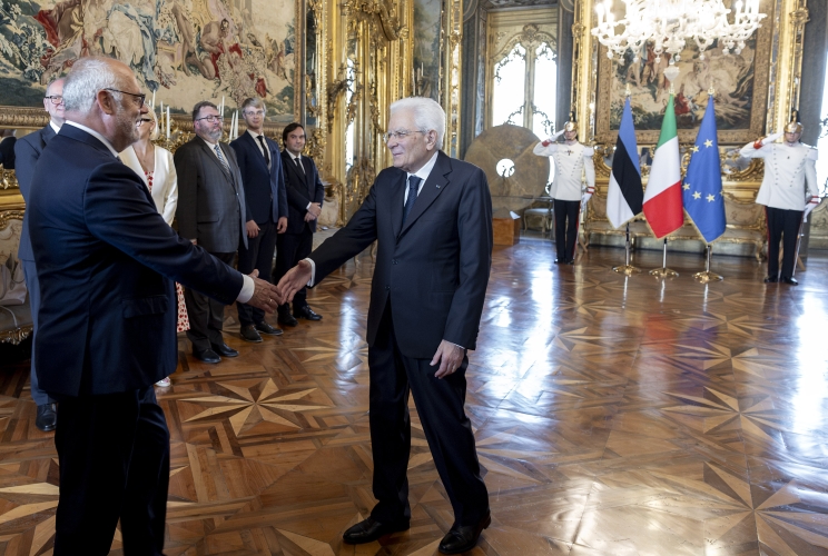 Il Presidente Sergio Mattarella accoglie il Presidente della Repubblica di Estonia, S.E. il Signor Alar Karis