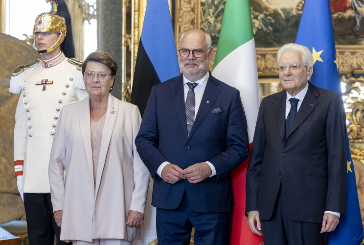 Il Presidente Sergio Mattarella con il Presidente della Repubblica di Estonia, S.E. il Signor Alar Karis e la Signora Sirje Karis