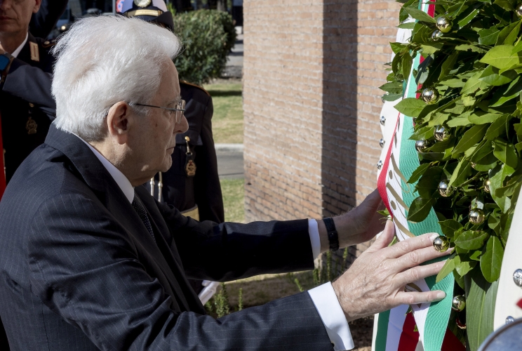 Il Presidente Sergio Mattarella in occasione della deposizione di una corona d’alloro a Porta San Paolo, in occasione dell’83° anniversario della Difesa di Roma
