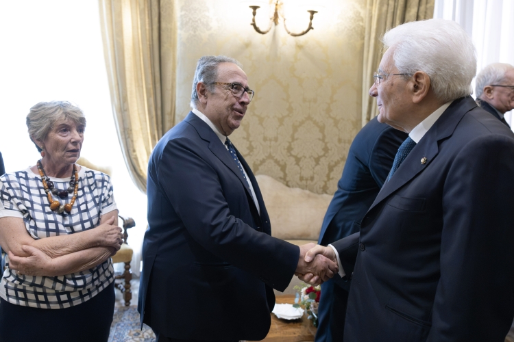 Il Presidente della Repubblica Sergio Mattarella saluta Gabriella Ciampi e Claudio Ciampi, figli del Presidente emerito della Repubblica Carlo Azeglio Ciampi in occasione della cerimonia di commemorazione 
