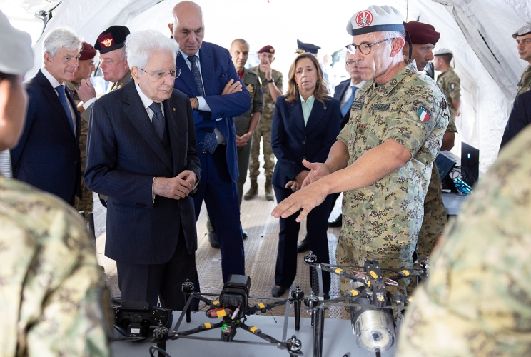 Il Presidente Sergio Mattarella in occasione dell'esercitazione “AEGIS 26” dell’Esercito italiano presso il Poligono di Monte Romano