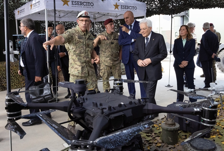 Il Presidente Sergio Mattarella in occasione dell'esercitazione “AEGIS 26” dell’Esercito italiano presso il Poligono di Monte Romano
