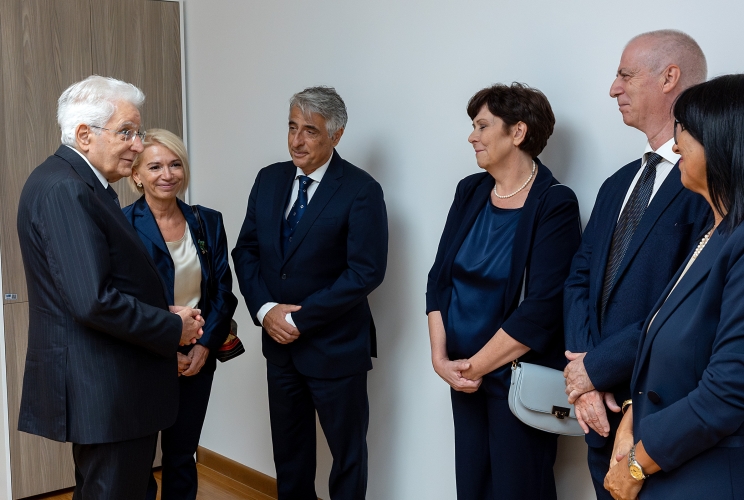 Il Presidente Sergio Mattarella incontra i relatori alla cerimonia presso il Polo Nuovo dell’Ospedale Misericordia