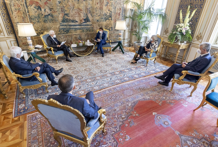 Il Presidente Sergio Mattarella nel corso dell'incontro con Pasquale Tridico e Gabriella Di Michele, rispettivamente Presidente e Direttore generale dell’INPS