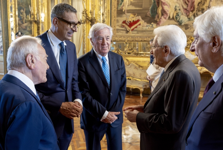 Il Presidente Sergio Mattarella con Gianni Letta, Presidente della Giuria del Premio "Le Maschere del Teatro Italiano", Luca De Fusco, Direttore artistico della Fondazione del Teatro di Roma e Francesco Siciliano, Presidente della Fondazione del Teatro di Roma, in occasione della presentazione del Premio "Le Maschere del Teatro Italiano"