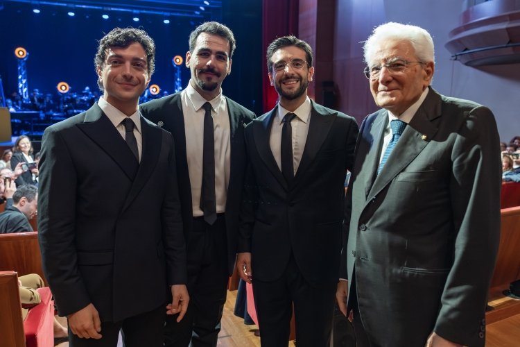 Il Presidente della Repubblica Sergio Mattarella saluta il trio di tenori "Il Volo", in occasione della 27^ edizione di Pordenonelegge – Festa del libro e della libertà 
