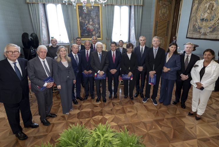 Il Presidente Sergio Mattarella al termine dell'incontro con l'Amb. Mariangela Zappia, Presidente dell'Istituto per gli studi di politica internazionale, unitamente a una delegazione dell'ISPI e del Fondo strategico italiano - FSI
