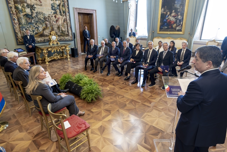 Il Presidente Sergio Mattarella nel corso dell'incontro con l'Amb. Mariangela Zappia, Presidente dell'Istituto per gli studi di politica internazionale, unitamente a una delegazione dell'ISPI e del Fondo strategico italiano - FSI