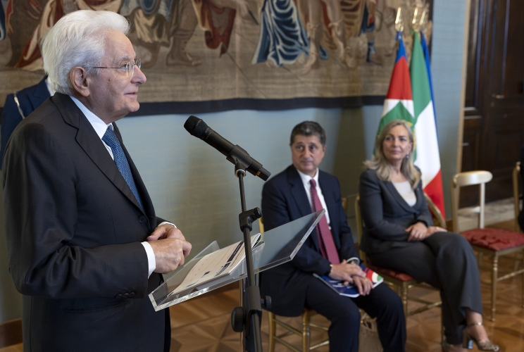 Il Presidente Sergio Mattarella nel corso dell'incontro con l'Amb. Mariangela Zappia, Presidente dell'Istituto per gli studi di politica internazionale, unitamente a una delegazione dell'ISPI e del Fondo strategico italiano - FSI