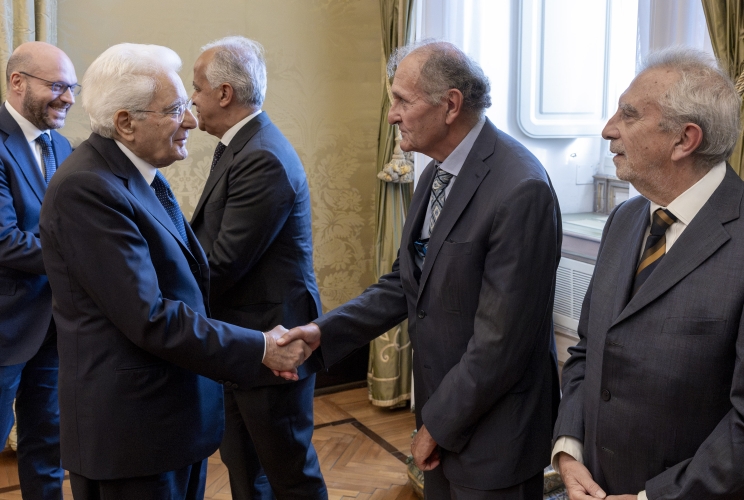 Il Presidente Sergio Mattarella con Renato Moro, Presidente dell’Edizione Nazionale delle Opere di Aldo Moro e Giovanni Moro, figlio dello statista, in occasione della presentazione dell’Edizione Nazionale delle Opere di Aldo Moro