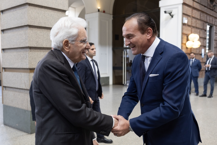 Il Presidente della Repubblica Sergio Mattarella al Teatro Regio di Torino accolto da Alberto Cirio, Presidente della Regione Piemonte, in occasione della cerimonia “Terra Madre e Salone del gusto”