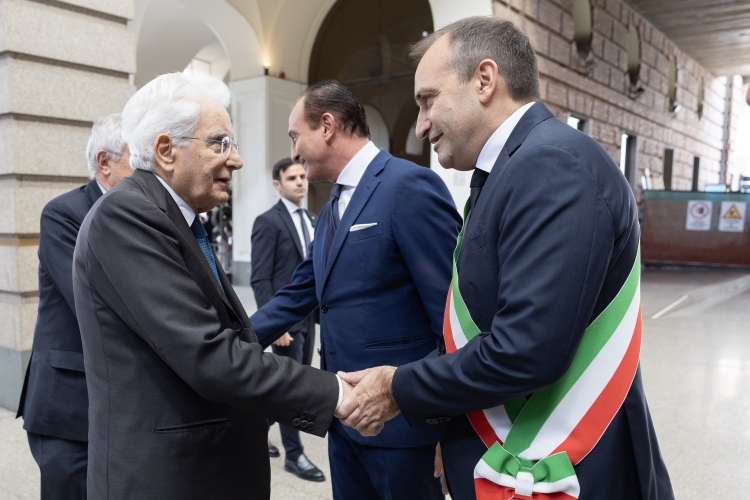 Il Presidente della Repubblica Sergio Mattarella al Teatro Regio accolto da Stefano Lo Russo, Sindaco di Torino, in occasione della cerimonia “Terra Madre e Salone del gusto”