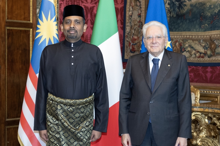 Il Presidente della Repubblica Sergio Mattarella con S.E Signor Shahabudeen bin Adam Shah, Ambasciatore della Malaysia, in occasione della presentazione delle Lettere credenziali
