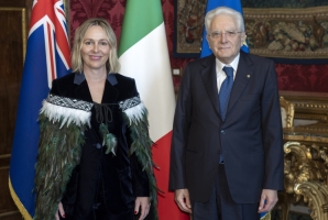 Il Presidente Sergio Mattarella con S.E. la Signora Anais Anna Skye Kedgley Laidlaw, nuovo Ambasciatore della Nuova Zelanda, in occasione della presentazione delle Lettere Credenziali