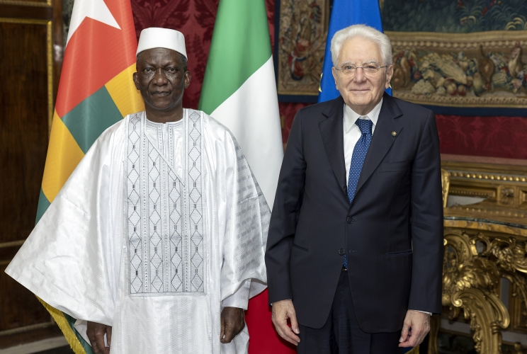 Il Presidente Sergio Mattarella con S.E. il Signor Ouro-Koura Tchagara Agadazi, nuovo Ambasciatore della Repubblica Togolese, in occasione della presentazione delle Lettere Credenziali