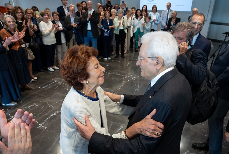 Il Presidente Sergio Mattarella con Adele Pesapane, Presidente del Comitato 8 ottobre 2001