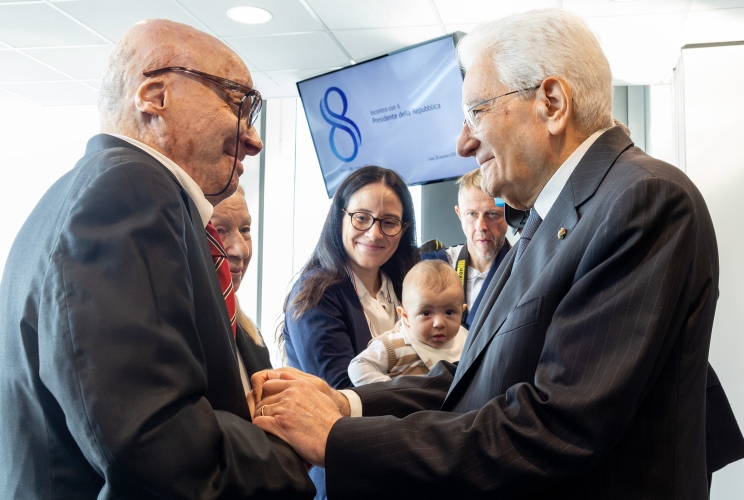 Il Presidente Sergio Mattarella con Sig. Pasquale Padovano, unico superstite dell'incidente dell'8 ottobre 2001 a Linate