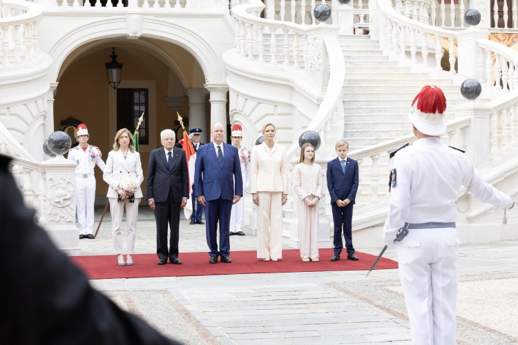 Il Presidente della Repubblica Sergio Mattarella a Palazzo dei Principi, accolto da S.A.S. il Principe, Alberto II di Monaco, in occasione della visita di Stato nel Principato di Monaco