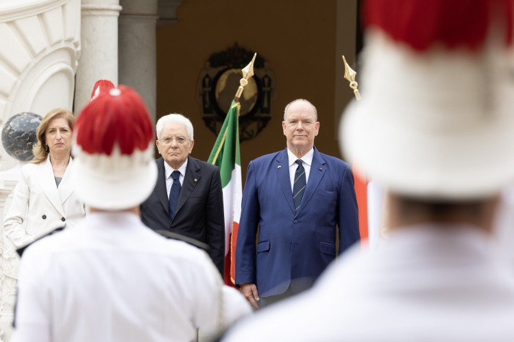 Il Presidente della Repubblica Sergio Mattarella a Palazzo dei Principi, accolto da S.A.S. il Principe, Alberto II di Monaco, in occasione della visita di Stato nel Principato di Monaco