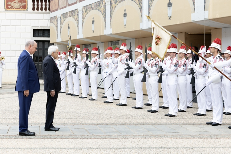 Il Presidente della Repubblica Sergio Mattarella a Palazzo dei Principi, accolto da S.A.S. il Principe, Alberto II di Monaco, in occasione della visita di Stato nel Principato di Monaco