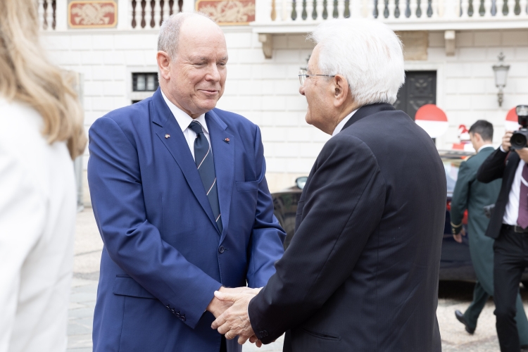 Il Presidente della Repubblica Sergio Mattarella a Palazzo dei Principi, accolto da S.A.S. il Principe, Alberto II di Monaco, in occasione della visita di Stato nel Principato di Monaco
