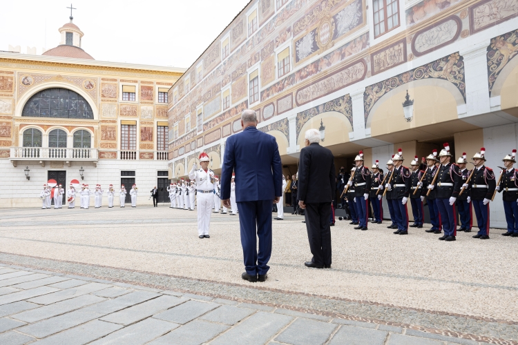 Il Presidente della Repubblica Sergio Mattarella a Palazzo dei Principi, accolto da S.A.S. il Principe, Alberto II di Monaco, in occasione della visita di Stato nel Principato di Monaco