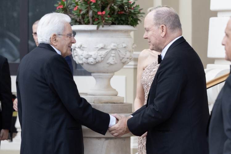 Il Presidente della Repubblica Sergio Mattarella l'Opera Garnier, con S.A.S. il Principe, Alberto II di Monaco, e S.A.S. la Principessa, Charlène di Monaco