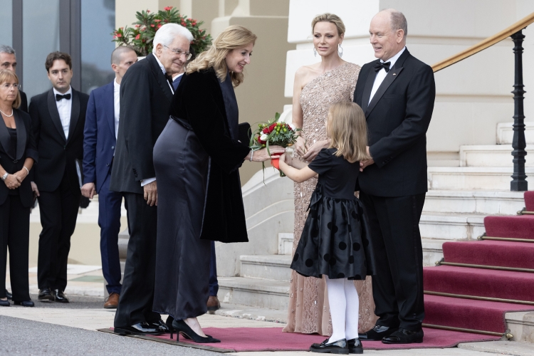 Il Presidente della Repubblica Sergio Mattarella e la Sig.ra Laura presso l'Opera Garnier, con S.A.S. il Principe, Alberto II di Monaco, e S.A.S. la Principessa, Charlène di Monaco