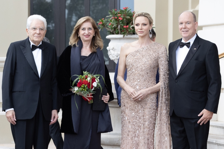 Il Presidente della Repubblica Sergio Mattarella e la Sig.ra Laura presso l'Opera Garnier, con S.A.S. il Principe, Alberto II di Monaco, e S.A.S. la Principessa, Charlène di Monaco