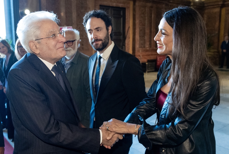 Il Presidente Sergio Mattarella con Donatella Finocchiaro e Alessio Vassallo, in occasione della proiezione in anteprima del film “Sul Cammino di Francesco – La vita di Biagio Conte”