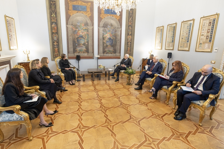 Il Presidente Sergio Mattarella incontra Mirjana Spoljaric Egger, Presidente del Comitato Internazionale della Croce Rossa, unitamente ad una delegazione

