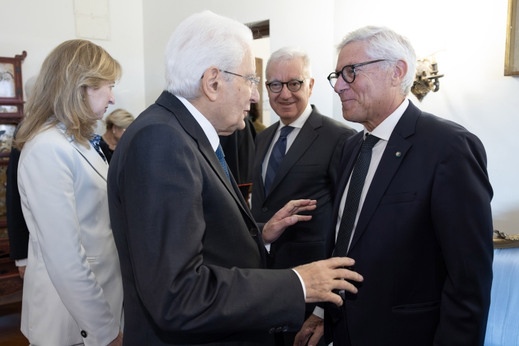 Il Presidente della Repubblica Sergio Mattarella con Giovanni Pitruzzella, Giudice costituzionale, in occasione della presentazione del suo volume :“L’Europa in trasformazione. Tra geopolitica e democrazia”
