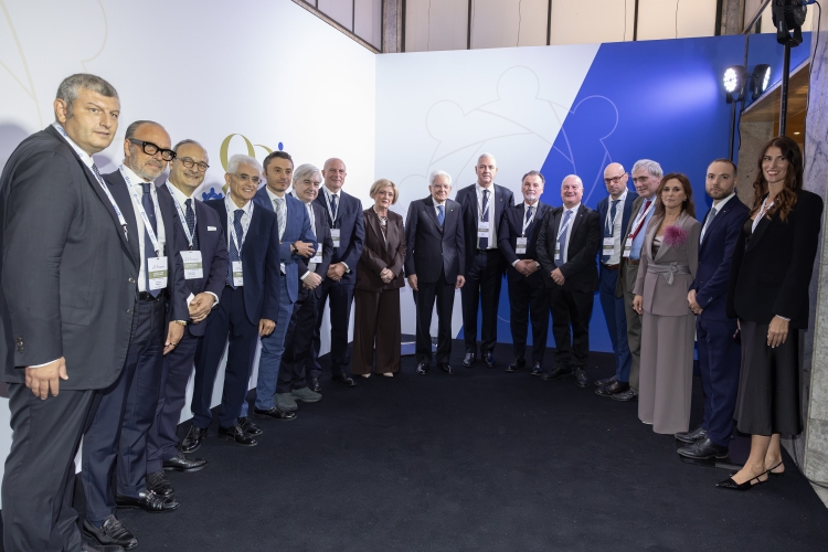Il Presidente della Repubblica Sergio Mattarella con i Presidenti delle Federazioni aderenti alla CIDA, in occasione dell'80^ anniversario della fondazione

