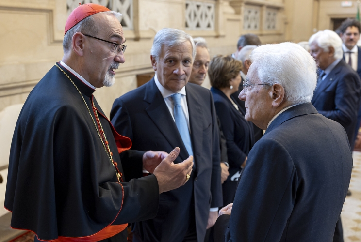 Il Presidente Sergio Mattarella con S.B. Card. Pierbattista Pizzaballa, Patriarca Latino di Gerusalemme, e Antonio Tajani, Vice Presidente del Consiglio dei Ministri – Ministro degli Affari Esteri e della Cooperazione Internazionale in occasione del conferimento del Premio De Sanctis per i Diritti umani 2026 a S.B. Cardinale Pierbattista Pizzaballa